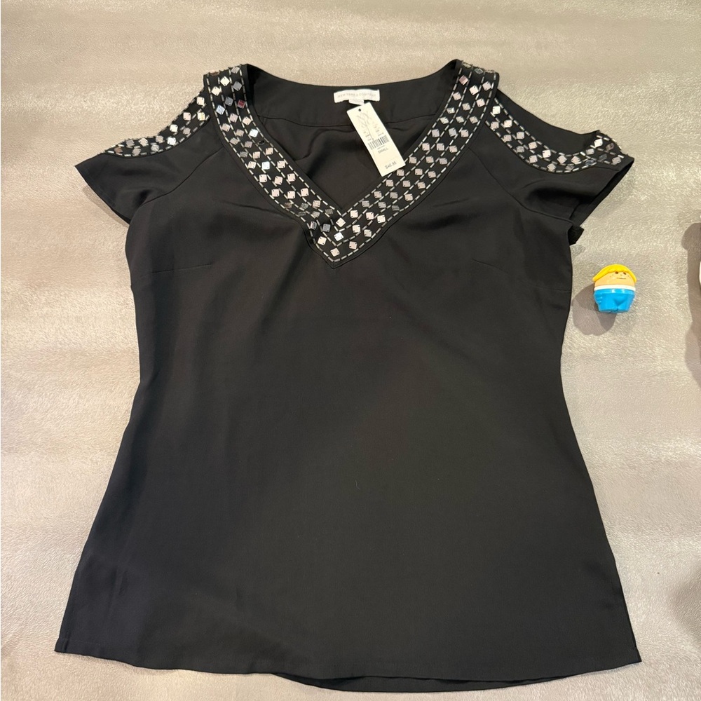 NY&C Black Cold Shoulder Top. Size S
